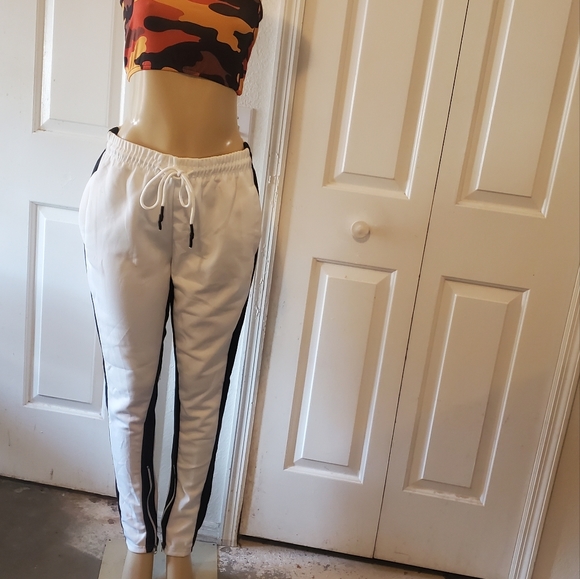 Broken threads jogger - Picture 3 of 9